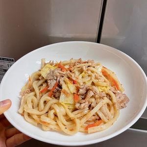 ケの作ってみた!投稿(豚肉とキャベツのおかかバター醤油うどん【#残り野菜】)