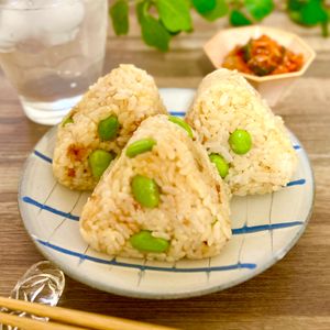 のりのり🐾🎀🤍の作ってみた!投稿(枝豆と鰹節のおにぎり)
