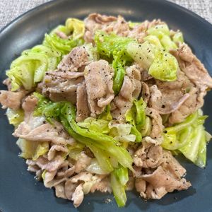 楽ラク手抜キッチン🐶🐾の作ってみた!投稿(【春キャベツと豚肉の柚子胡椒バター】マンネリ解消栄養レシピ)