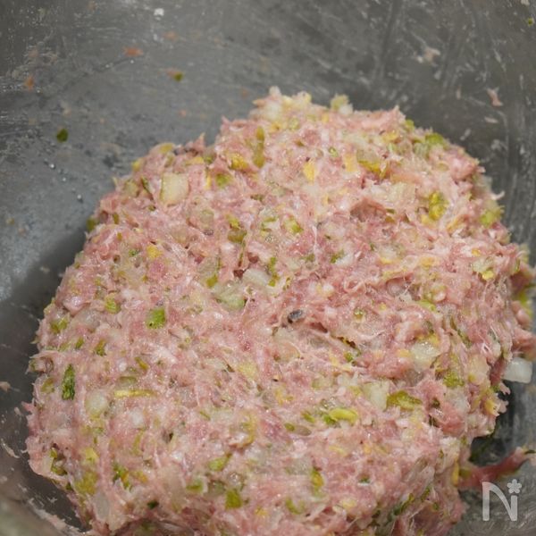 作りおきにも】セロリ水餃子【焼いても美味しい！】 | レシピサイトNadia