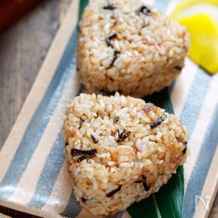 塩昆布おかかdeオイルおにぎり 冷凍保存 自然解凍 By ｙｕｕ レシピサイト Nadia ナディア プロの料理家のおいしいレシピ