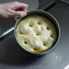 ケーキ型でこねずに簡単♪厚焼き塩フォカッチャの工程10