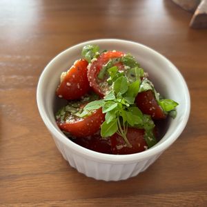 こむぎの作ってみた!投稿(［ミニトマトのハーブチーズマリネ］爆速3分！切って和えるだけ)