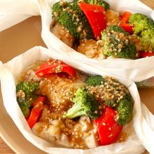 フライパン8分！【鶏肉×ブロッコリー包み蒸し】中華胡麻だれ