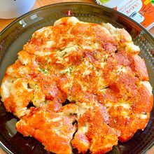 カリカリで旨い！鶏むね肉がジューシーに仕上がる「鶏チー焼き」