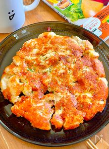 カリカリで旨い！鶏むね肉がジューシーに仕上がる「鶏チー焼き」
