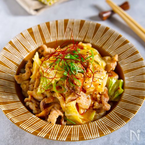 10分でご飯泥棒!豚こまとキャベツの旨辛みそ炒め