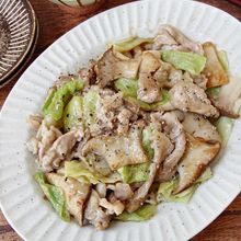 【豚こまとキャベツのとろうま炒め】節約おかず♪
