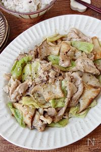 【豚こまとキャベツのとろうま炒め】節約おかず♪
