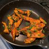 焼いてタレをからめるだけ!鶏むね肉で「ぽんコチュしそチキン」の工程3