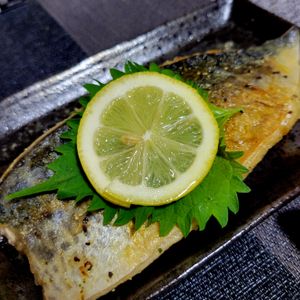ヴェルの作ってみた!投稿(簡単10分！さっぱり美味い「焼きサバのレモンペッパーだれ」)