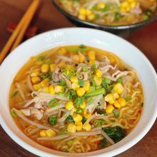 【にんにく香るピリ辛みそラーメン】野菜たっぷり具沢山!
