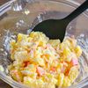 レンジで簡単!じゃがいもとカニカマのレモンマヨサラダの工程3