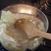 【ツナ缶で旨味アップ】甘くてほっこり!ツナとキャベツの味噌汁の工程2