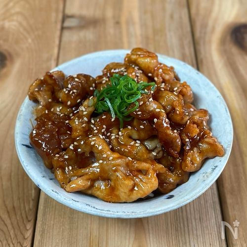 【ヤンニョム豚丼】たった5分で完成。焼いて和えるだけ。