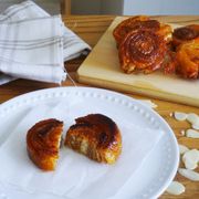 材料3つ！食パンのミミでクイニーアマン作り方！