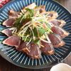 わさび塩で味わう！薬味たっぷりカツオのたたき