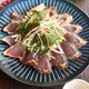 わさび塩で味わう！薬味たっぷりカツオのたたき