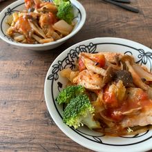 フライパンでお手軽！チキンとキャベツの【トマト煮込み】