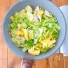 ごはんが進む！鶏むね肉と白菜のうま辛みそ炒めの工程2
