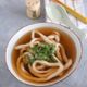 いりこの旨み広がる　シンプル素うどん。