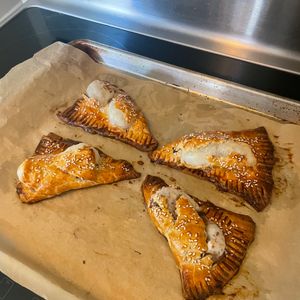 ケイの作ってみた!投稿(おうちでも楽しめる！巻いて焼くだけ♪「サクもち月見パイ」)