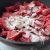 【とろっと牛トマ丼】鉄分補給に!重ねて蒸してヘルシーにの工程1