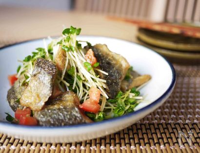 秋刀魚とかいわれの和サラダ