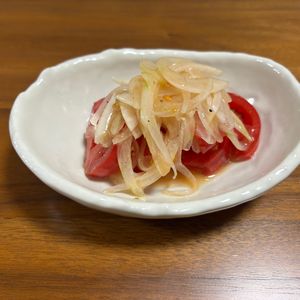 こむぎの作ってみた!投稿(トマトのサラダ〜新玉ねぎドレッシング)