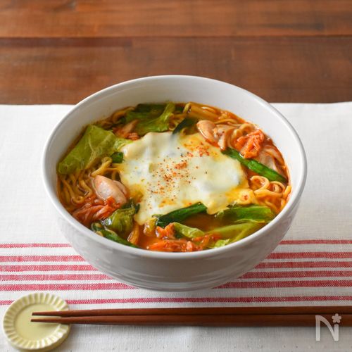 コクのある辛さ！チーズタッカルビ風ラーメン