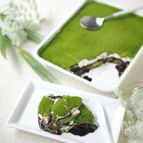 材料3つ鬼ラク抹茶プリンの、たっぷりクリーム&チョコ蜜のせ