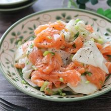 昆布茶がポイント♡かぶとサーモンの激旨おつまみ