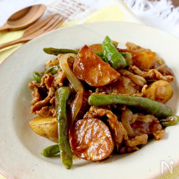 新じゃがと豚こま肉のカレー炒め