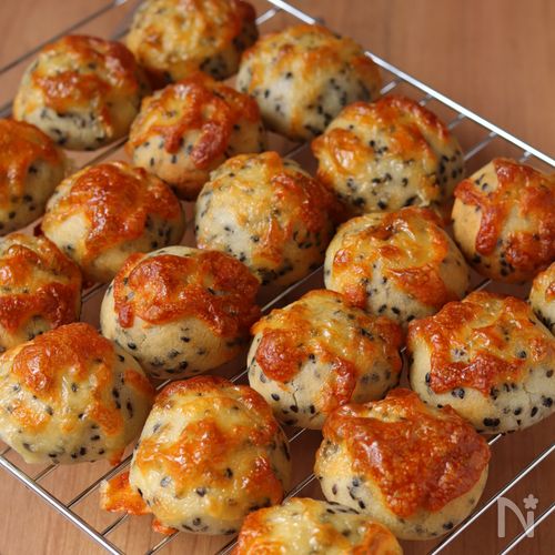 ザクっふわもち♡黒ごまチーズのお豆腐米粉パン・グルテンフリー