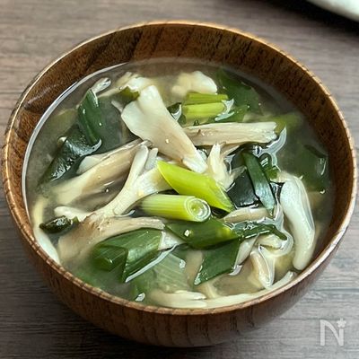 小葱と舞茸わかめの味噌汁