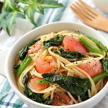 主食にも！ほうれん草とトマトのスパサラ