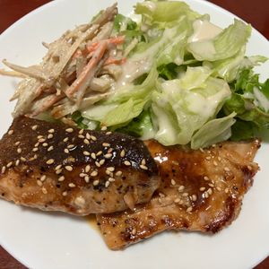 りんごの作ってみた!投稿(作りおきやお弁当にも♪『秋鮭のごま甘酢照り焼き』)