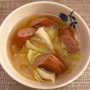 puricoの作ってみた!投稿(クタッとキャベツとウインナーの旨みたっぷりコンソメスープ♡)
