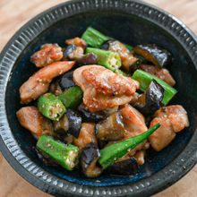 白いごはんと相性抜群！鶏肉と夏野菜のみそ炒め