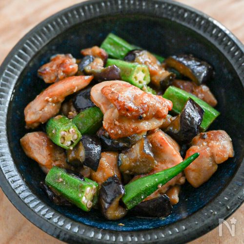 白いごはんと相性抜群!鶏肉と夏野菜のみそ炒め