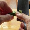 オクラと竹輪の胡麻和えの工程1
