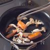 簡単で美味しい！バター醤油香る【鮭ときのこの和風パスタ】の工程2