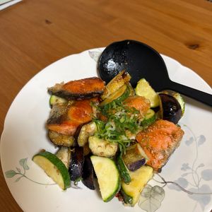 wanの作ってみた!投稿(【鮭と夏野菜のサクじゅわ照り焼き】ごはんがすすむ絶品レシピ)