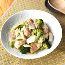 鶏肉と白菜とブロッコリーのにんにくうま塩炒め煮