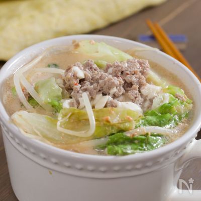 包丁なし♪もやしとレタスのピリ辛豆乳スープ