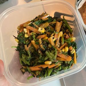 sakiの作ってみた!投稿(【ほうれん草とニンジンの麺つゆ胡麻ドレ和え】栄養満点副菜)