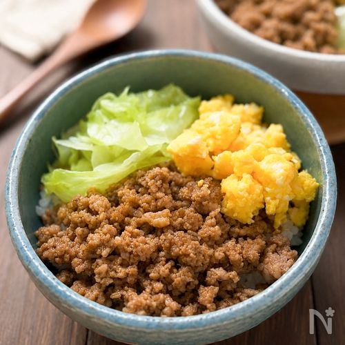 10分で完成！肉味噌とキャベツの3色丼