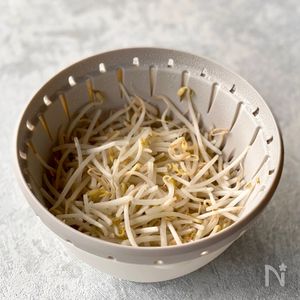 もやし様 5分で完成！【ピリ辛もやしナムル】もやしだけで簡単副菜 | レシピ