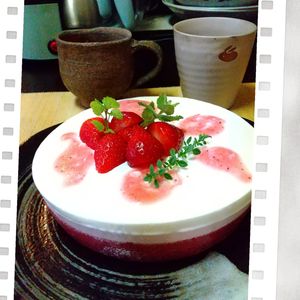 チョロリスの作ってみた!投稿(いちごとヨーグルトのムースケーキ)