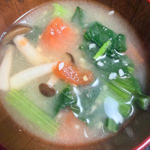 ゆっこの作ってみた!投稿(【トマトとほうれん草のお味噌汁】酸味とまろやかさがおいしい♪)